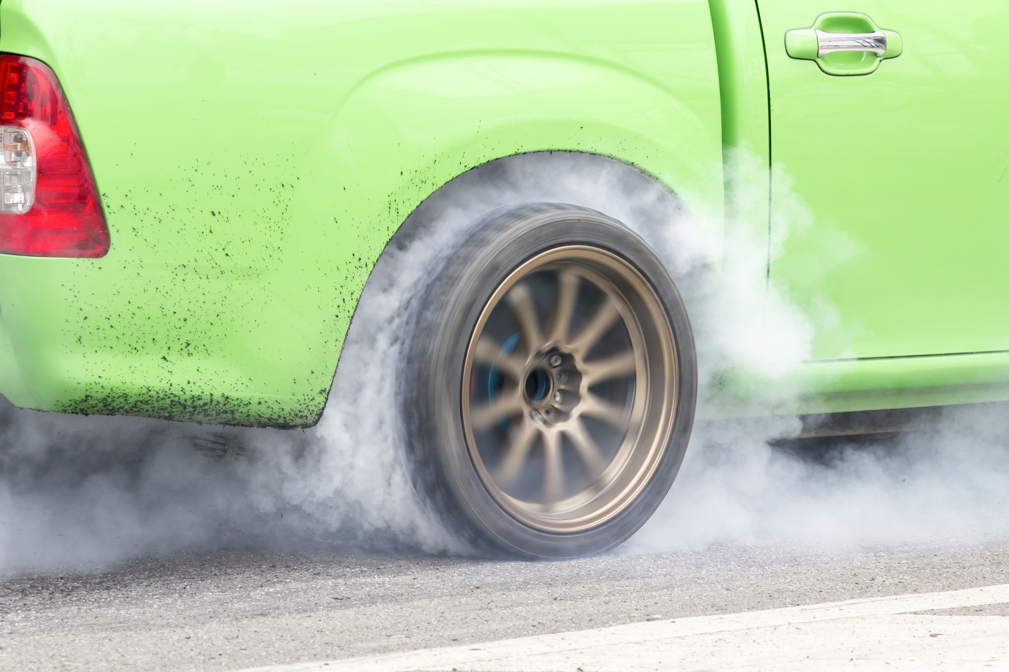4 Possible Reasons Why Your Car Smells Like Burning Rubber - YouFixCars.com