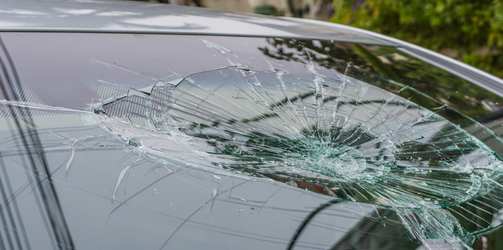 7 Serious Signs You Might Need Windshield Repair Services ASAP